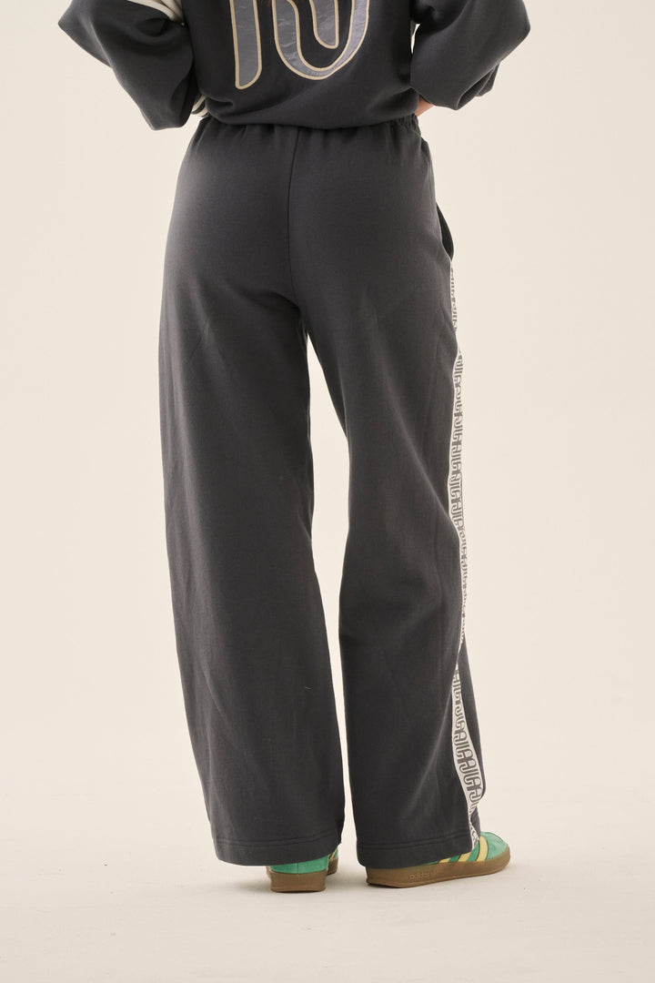 AJ Wide Leg Trackpant Washed Black