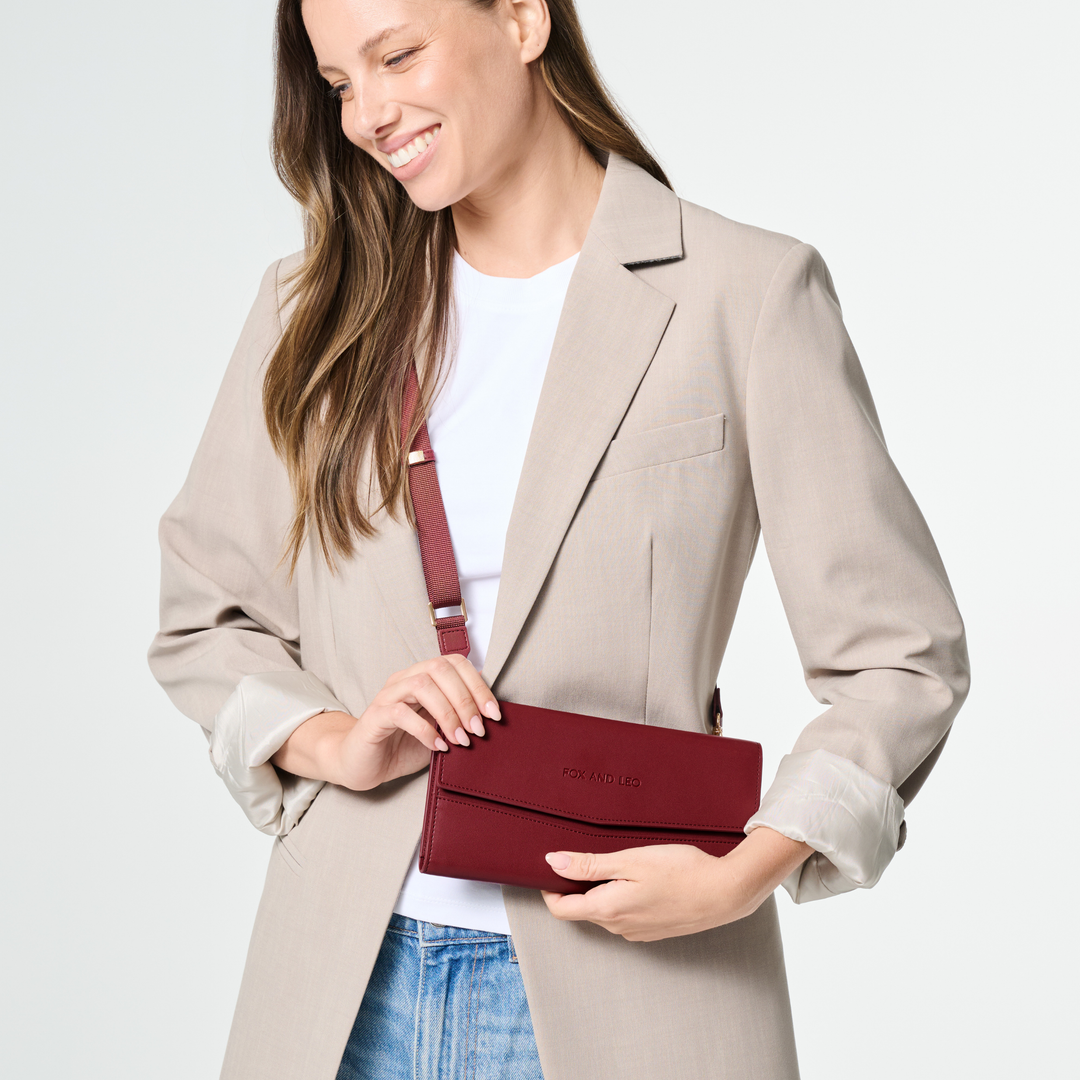 The Traveller 2.0 - Burgundy Wallet Fox and Leo
