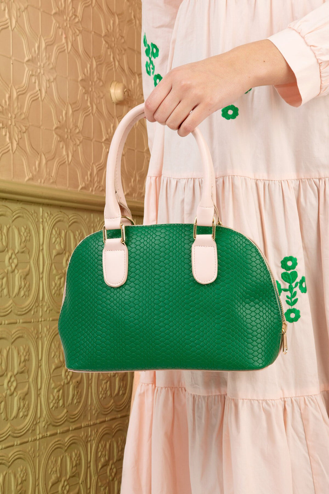 Hold My handbag Green / Peach General Not specified   