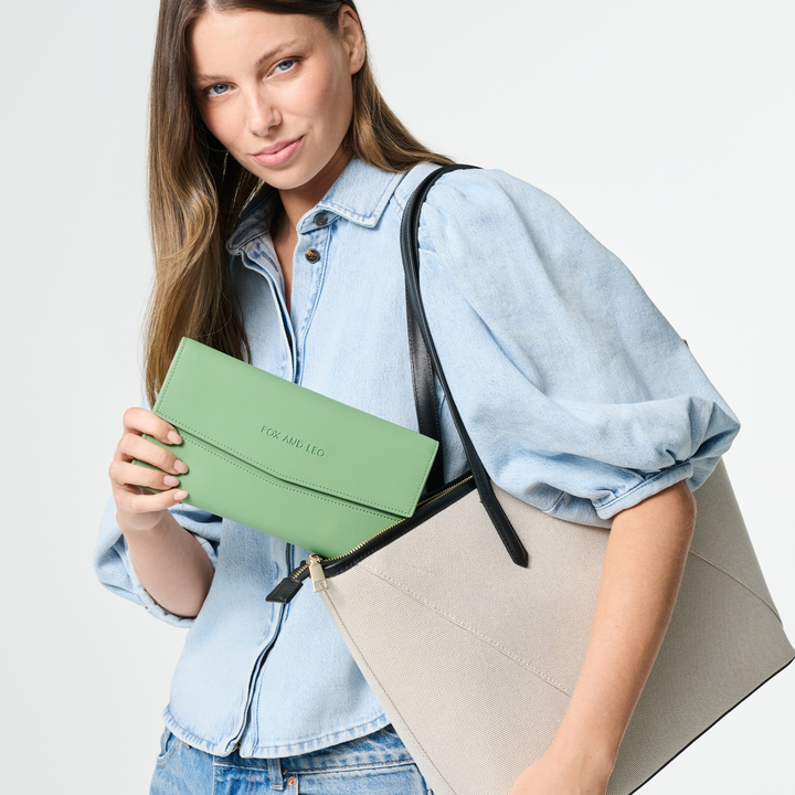 The Traveller 2.0 - Sage Wallet Fox and Leo