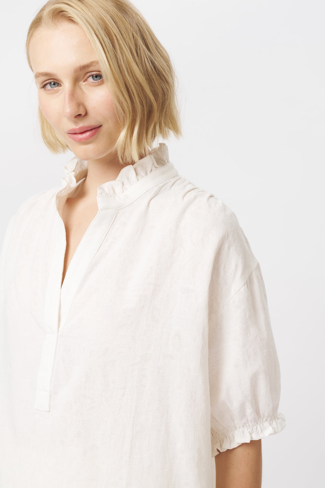 Amber Shirt - White w/White Flower Blouse Kireina