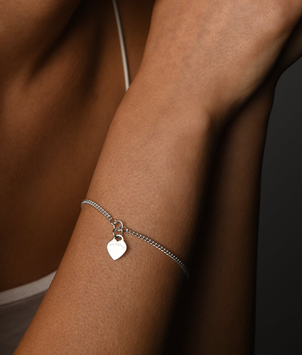 Curb bracelet with VT flat heart