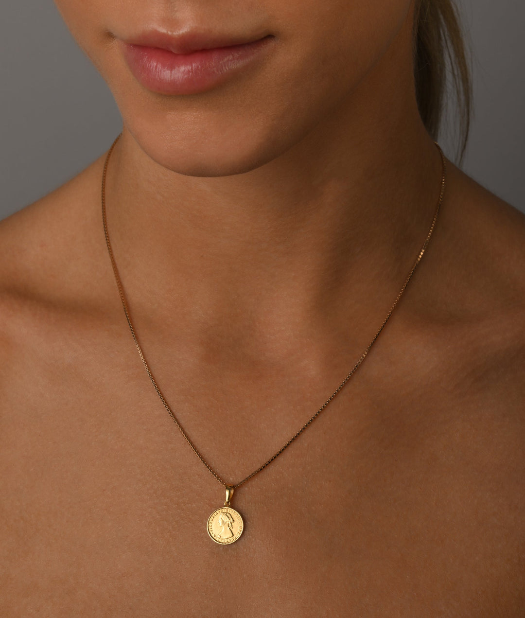 Fine box chain necklace with mini coin Von Treskow