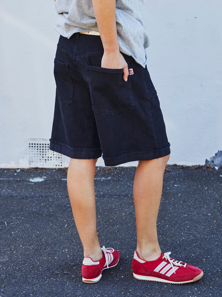 WEEKEND STRETCH SHORT - BLACK hammill & Co