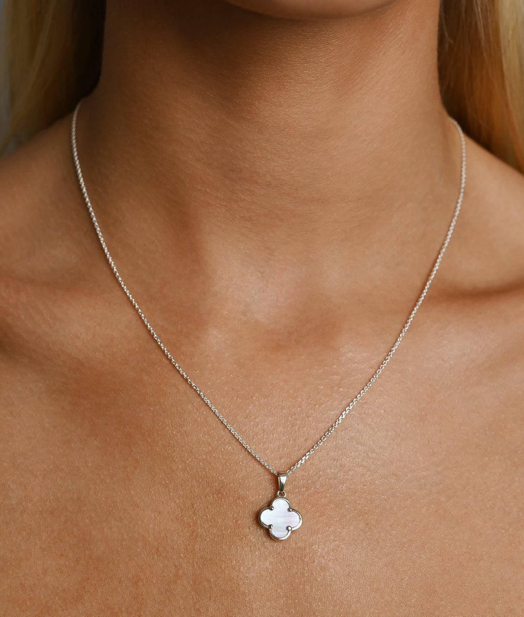 Belcher Necklace With Clover (Mother Of Pearl)