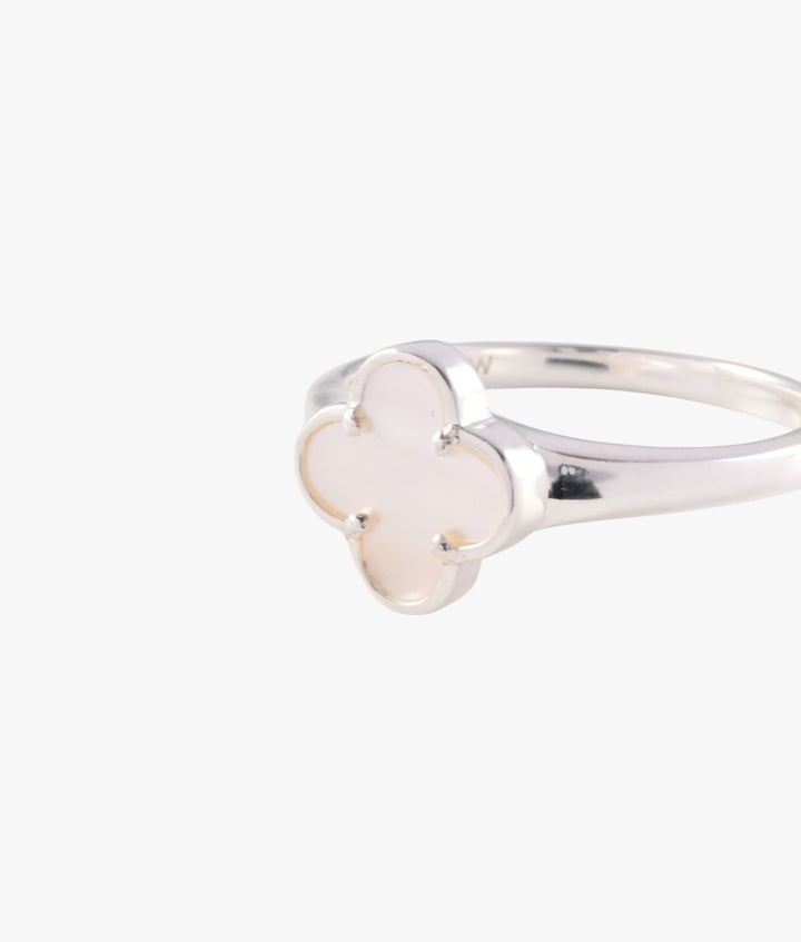 Clover Ring (Mother Of Pearl) Von Treskow