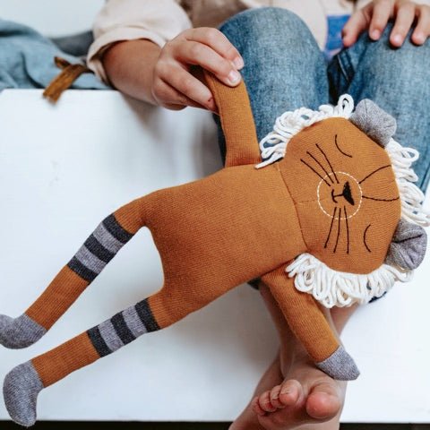 archie the lion - Stanleyandstone