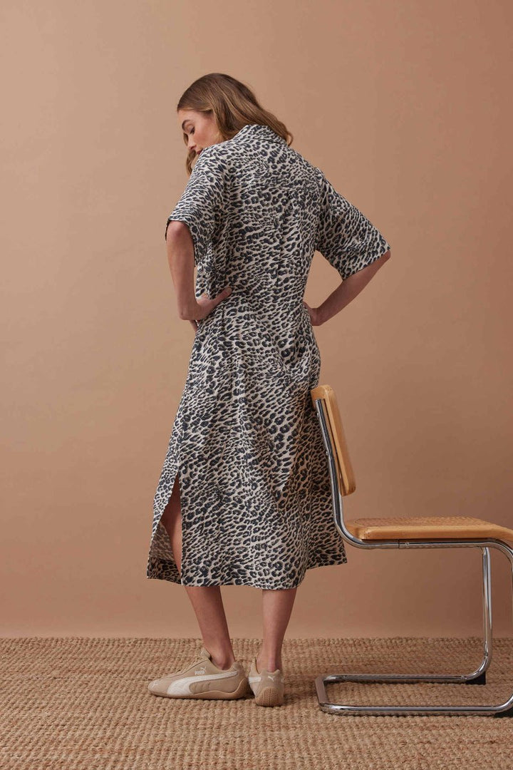 AVA SHORT SLEEVE MIDI DRESS/LEOPARD LINEN BLEND - Stanleyandstone