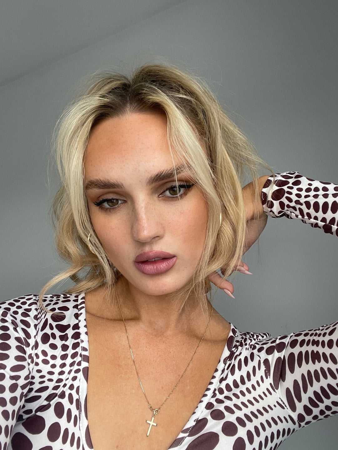 Cashmere (Matte) SUZY lipsticks