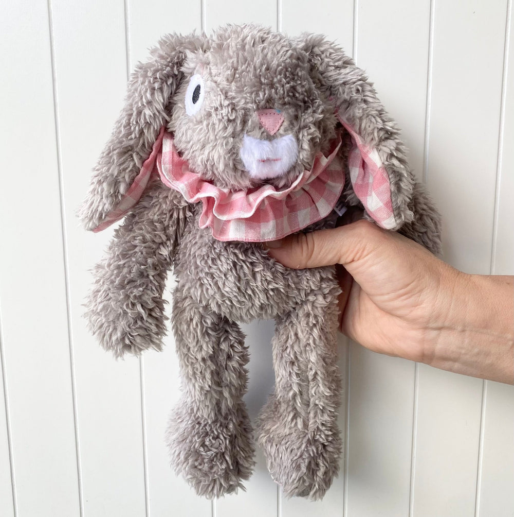 eloise rabbit - mini - Stanleyandstone