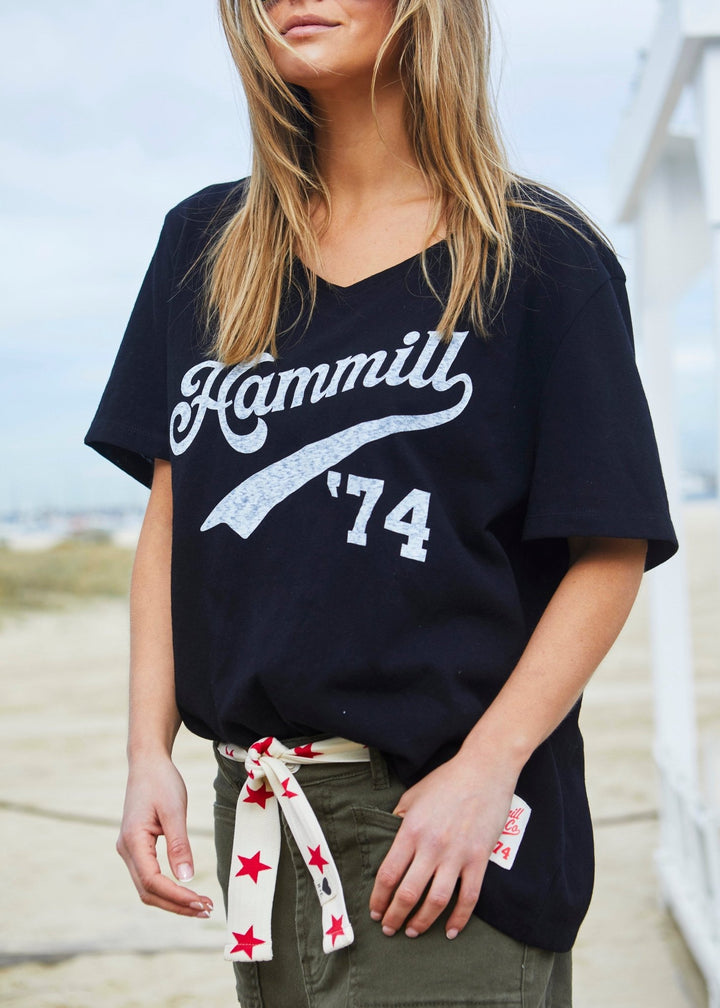 HAMMILL '74 LOGO V-NECK TEE - BLACK Tee shirt hammill & Co