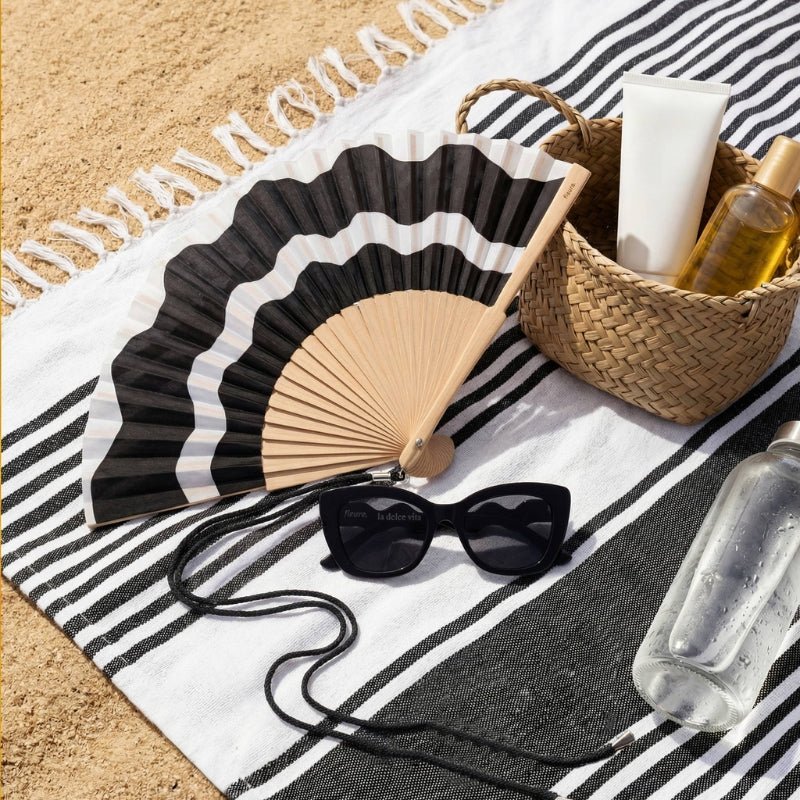Hand fan Black &amp; White Waves - Stanleyandstone