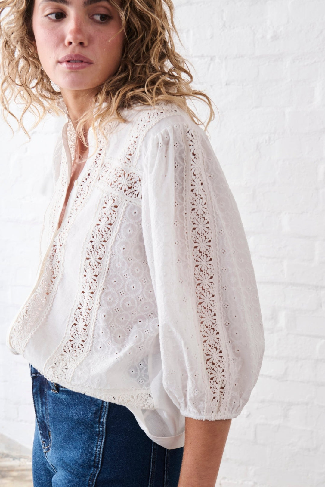 Isabella Shirt - White Blouse Kireina