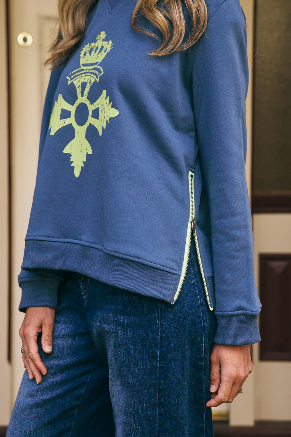 https://cdn.shopify.com/s/files/1/0628/2775/7655/files/italian-star-florentine-sweat-navy-2-close-up.png?v=1771543593