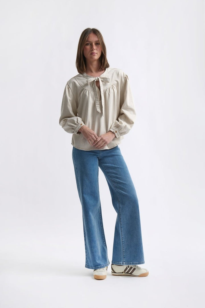 Kelly Shirt - Sand Blouse Kireina