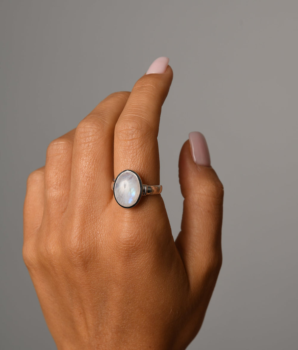 Large oval moonstone ring Von Treskow
