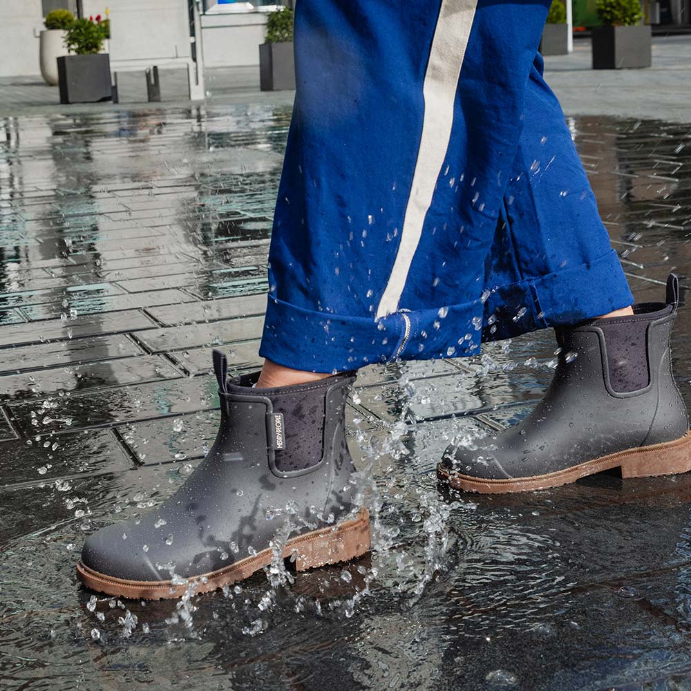 NEW * Bobbi Ankle Boot // Charcoal Gumboot Merry People