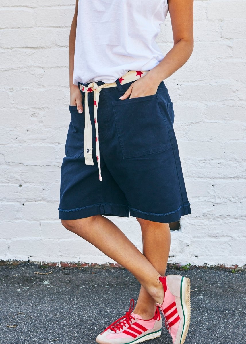 NEW WEEKEND STRETCH SHORT - NAVY hammill &amp; Co