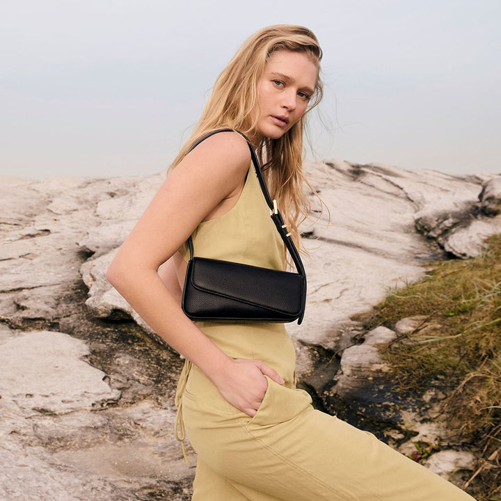 Overnight Obsession Bag - Black/Brushed Gold Status Anxiety