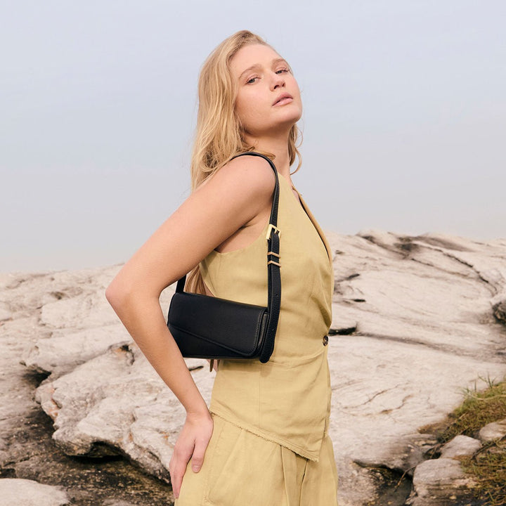 Overnight Obsession Bag - Black/Brushed Gold Status Anxiety
