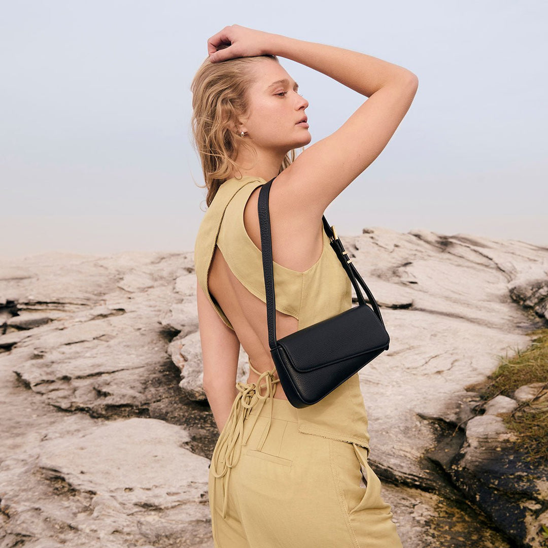 Overnight Obsession Bag - Black/Brushed Gold Status Anxiety