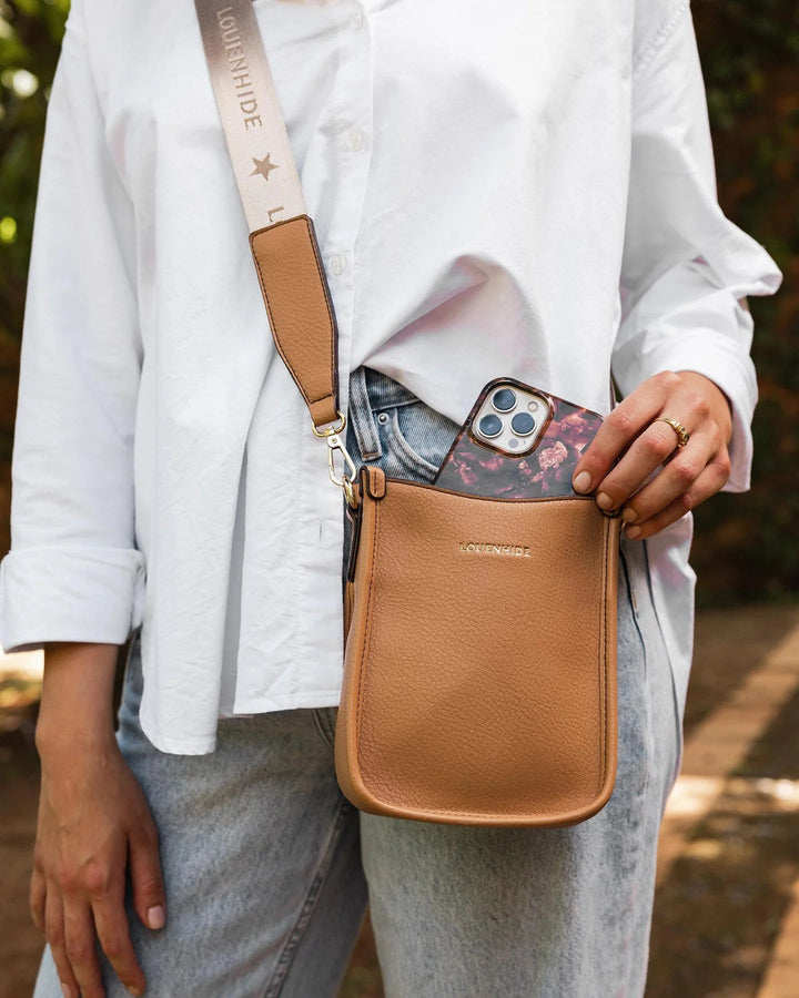 Parker phone cross body bag - camel Handbag Louenhide