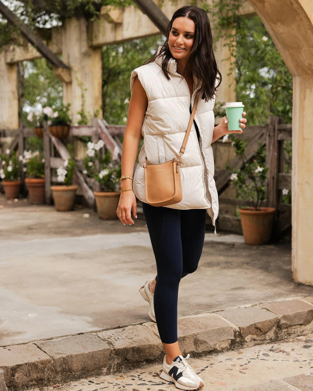 Parker phone cross body bag - camel Handbag Louenhide