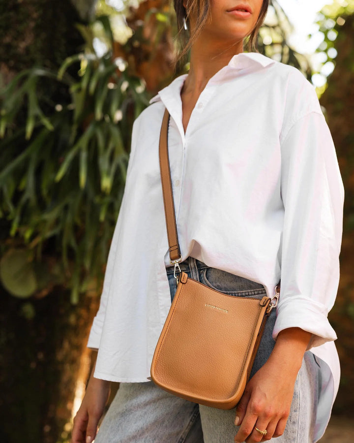 Parker phone cross body bag - camel Handbag Louenhide