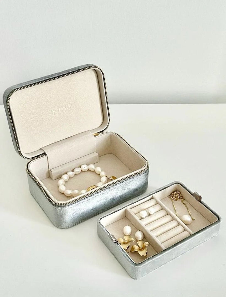 Rectangle Velvet Jewelery Case - Silver accessories zjoosh