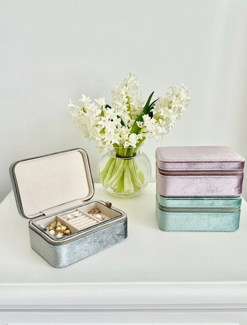 Rectangle Velvet Jewelery Case - Silver accessories zjoosh