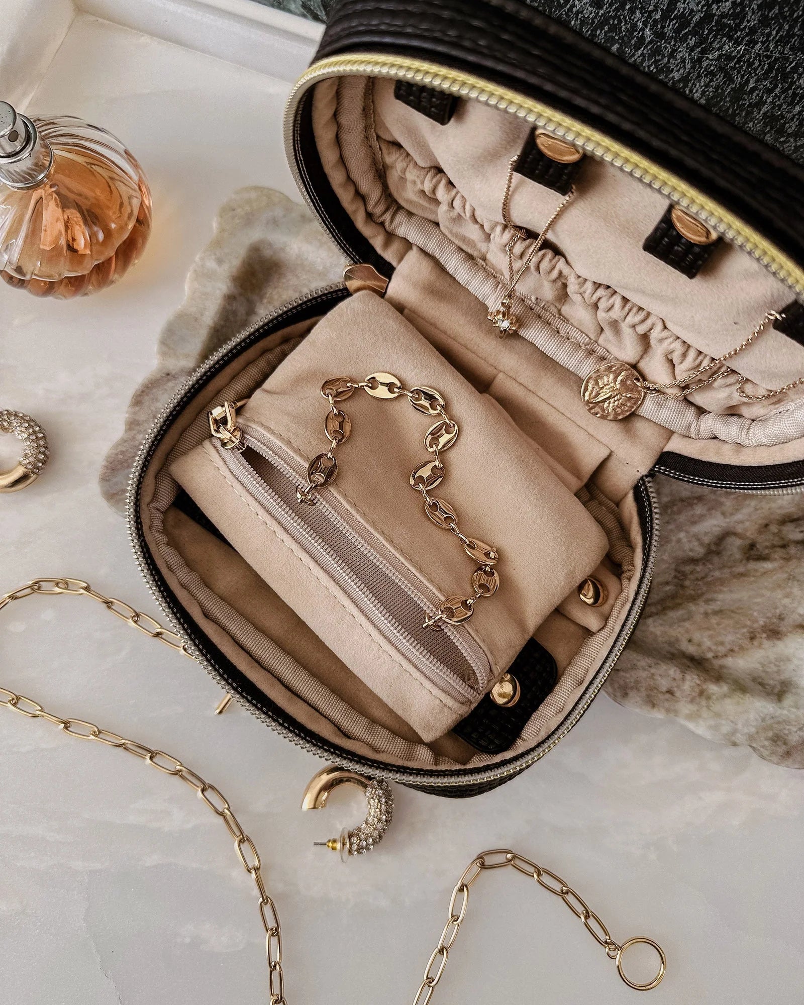Rita Jewellery case - Black jewellery box Louenhide