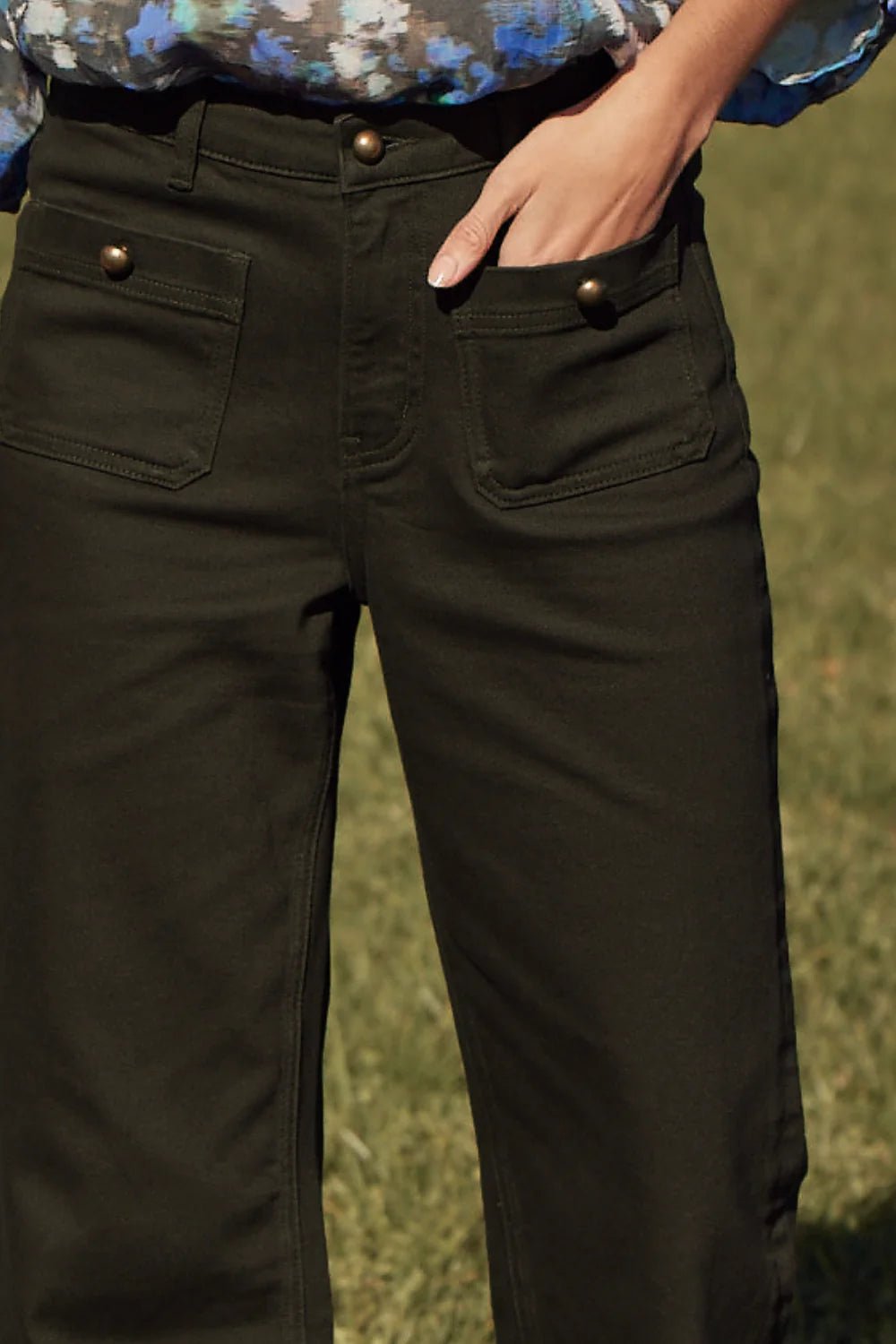 Surrender Jean - Olive JEANS Zoe Kratzmann