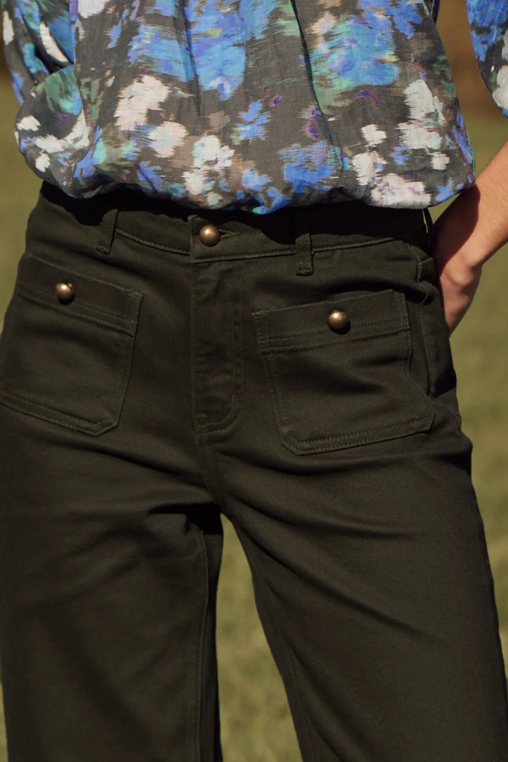Surrender Jean - Olive JEANS Zoe Kratzmann