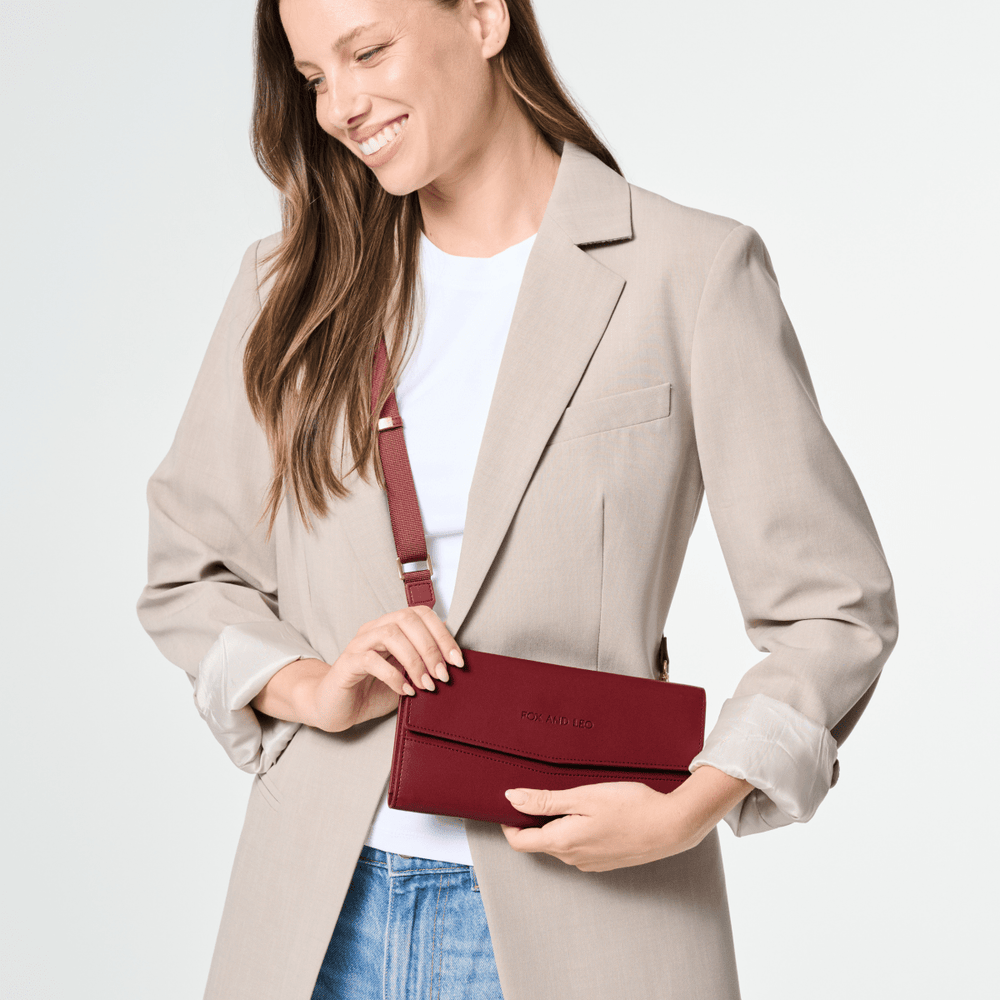 The Traveller 2.0 - Burgundy Wallet Fox and Leo