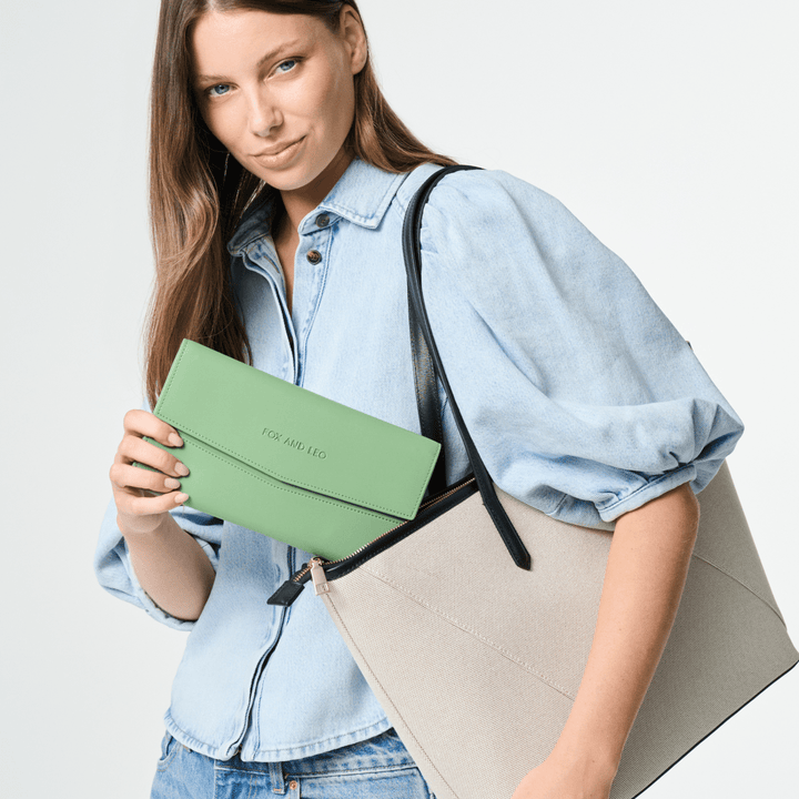 The Traveller 2.0 - Sage Wallet Fox and Leo